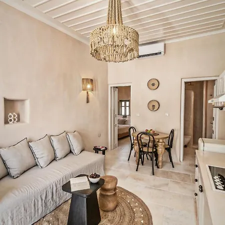 4twaves Pyrgos House -near The Square Platanos