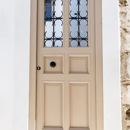 4twaves Pyrgos House -near The Square Platanos