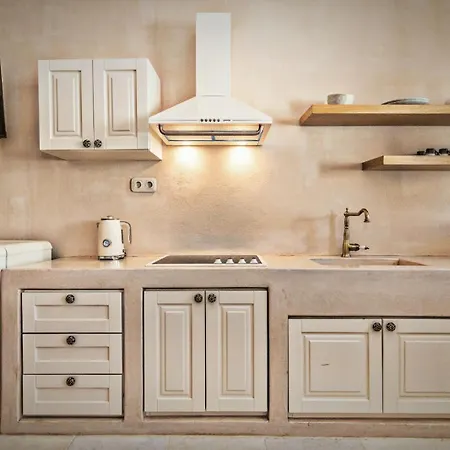 4twaves Pyrgos House -near The Square Platanos