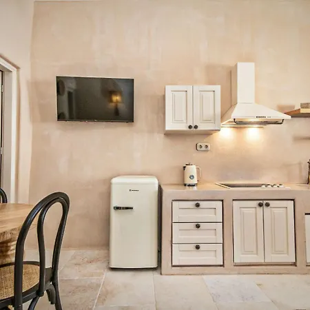 4twaves Pyrgos House -near The Square Platanos Tatil Evi *