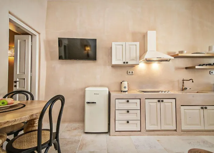 4twaves Pyrgos House -near The Square Platanos Tatil Evi *